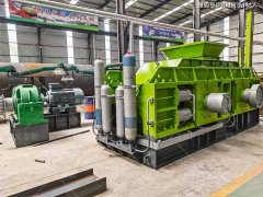 小型对辊制砂机主要由两个相对旋转的辊子组成