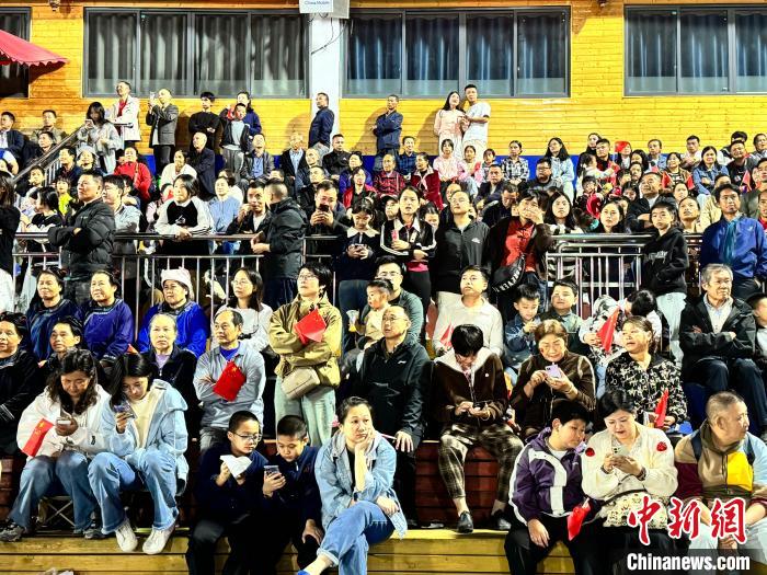 贵州村超国庆迎国际友谊赛 足球盛宴点燃文旅热