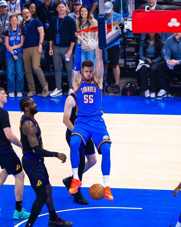 雷霆狂胜湖人43分 东契奇旧伤复发离场