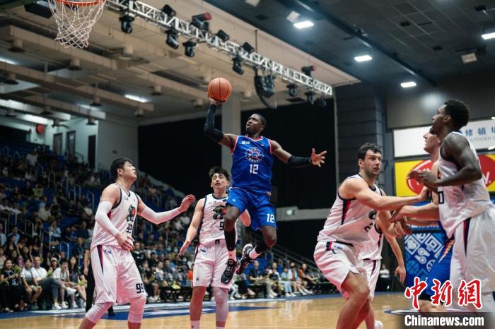 香港金牛队主场状态回暖，以103-86击败江西赣驰
