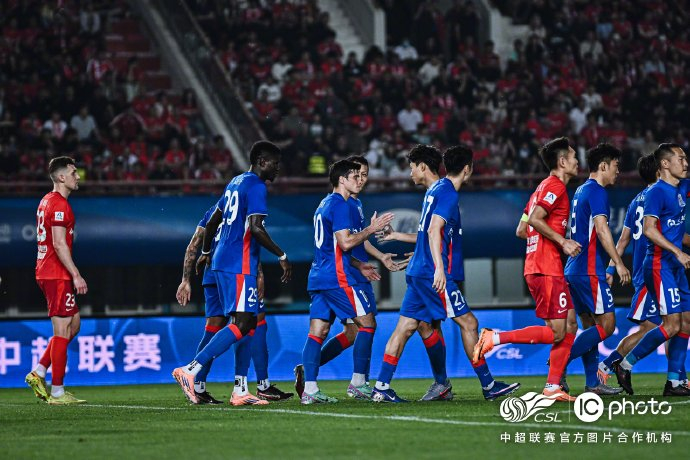 特谢拉三度建功申花客场零封河南